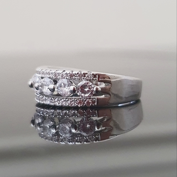 Pretty Silver Designer Woman Ring - Picture 6 of 7